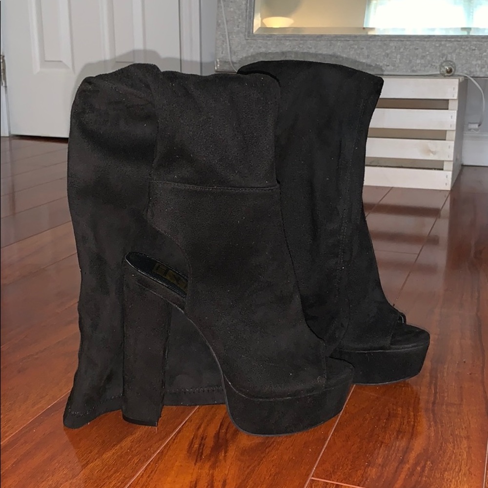 Black boots